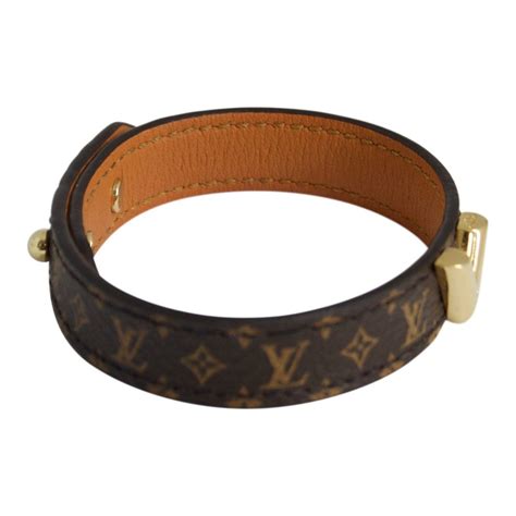 essential v armband louis vuitton|Louis Vuitton essential bracelet.